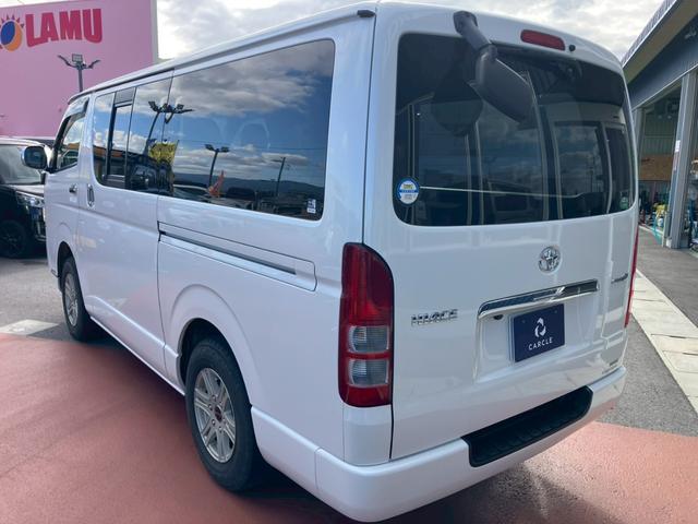 ハイエースバン ロングスーパーＧＬ　４ＷＤディーゼル　社外ナビ　ＴＶ　Ｂｌｕｅｔｏｏｔｈ接続　バックカメラ　ＥＴＣ　純正エンジンスターター　社外アルミ　イージークローザー　ＡＣ１００Ｖ　ＣＤ／ＤＶＤ　ディーゼルターボ（9枚目）