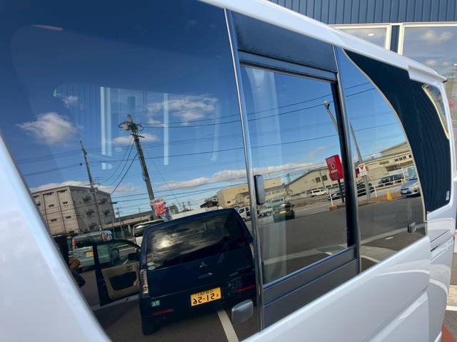ハイエースバン ロングスーパーＧＬ　４ＷＤディーゼル　社外ナビ　ＴＶ　Ｂｌｕｅｔｏｏｔｈ接続　バックカメラ　ＥＴＣ　純正エンジンスターター　社外アルミ　イージークローザー　ＡＣ１００Ｖ　ＣＤ／ＤＶＤ　ディーゼルターボ（10枚目）