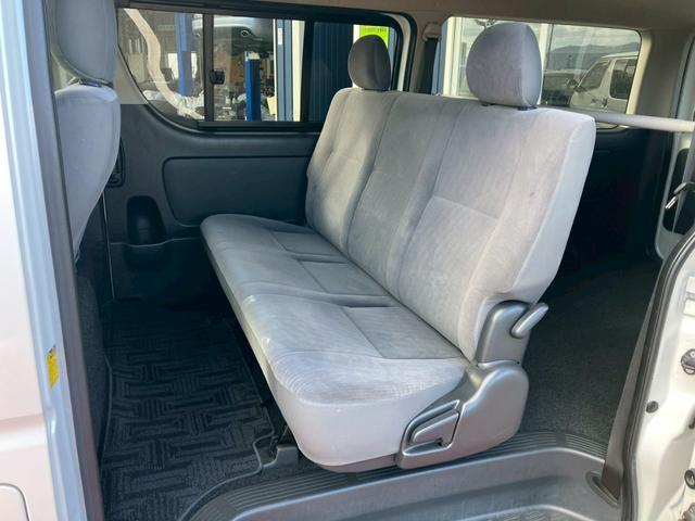 ハイエースバン ロングスーパーＧＬ　４ＷＤディーゼル　社外ナビ　ＴＶ　Ｂｌｕｅｔｏｏｔｈ接続　バックカメラ　ＥＴＣ　純正エンジンスターター　社外アルミ　イージークローザー　ＡＣ１００Ｖ　ＣＤ／ＤＶＤ　ディーゼルターボ（15枚目）