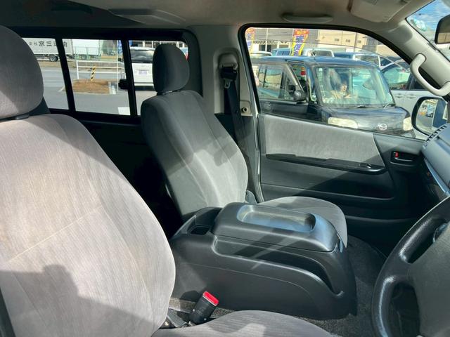 ハイエースバン ロングスーパーＧＬ　４ＷＤディーゼル　社外ナビ　ＴＶ　Ｂｌｕｅｔｏｏｔｈ接続　バックカメラ　ＥＴＣ　純正エンジンスターター　社外アルミ　イージークローザー　ＡＣ１００Ｖ　ＣＤ／ＤＶＤ　ディーゼルターボ（16枚目）