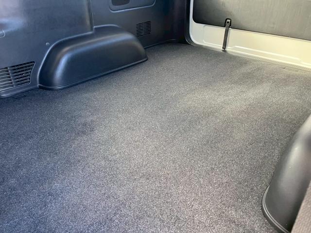ハイエースバン ロングスーパーＧＬ　４ＷＤディーゼル　社外ナビ　ＴＶ　Ｂｌｕｅｔｏｏｔｈ接続　バックカメラ　ＥＴＣ　純正エンジンスターター　社外アルミ　イージークローザー　ＡＣ１００Ｖ　ＣＤ／ＤＶＤ　ディーゼルターボ（24枚目）