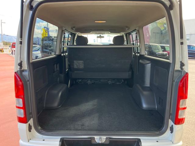 ハイエースバン ロングスーパーＧＬ　４ＷＤディーゼル　社外ナビ　ＴＶ　Ｂｌｕｅｔｏｏｔｈ接続　バックカメラ　ＥＴＣ　純正エンジンスターター　社外アルミ　イージークローザー　ＡＣ１００Ｖ　ＣＤ／ＤＶＤ　ディーゼルターボ（26枚目）