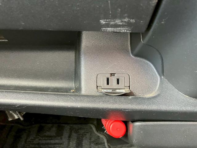 ハイエースバン ロングスーパーＧＬ　４ＷＤディーゼル　社外ナビ　ＴＶ　Ｂｌｕｅｔｏｏｔｈ接続　バックカメラ　ＥＴＣ　純正エンジンスターター　社外アルミ　イージークローザー　ＡＣ１００Ｖ　ＣＤ／ＤＶＤ　ディーゼルターボ（29枚目）