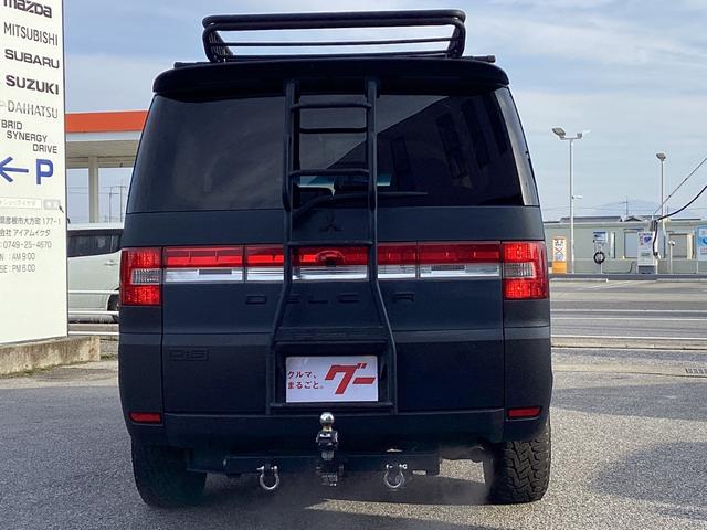 デリカD:5 G プレミアム ラプターライナーペイント クラッツェオシートカバー ルーフキャリア リアラダー ヒッチメンバー アルパインフリップダウンモニター パワーバックドア 両側パワースライドドア MTタイヤ 16インチアルミ(3枚目)