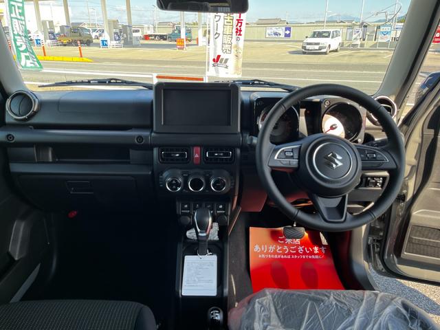 ジムニー ＸＣ　届け出済未使用者　パートタイム４ＷＤ　ターボ　セーフティサポート　クルーズコントロール　アイドリングストップ　シートヒーター　オートエアコン　ＬＥＤヘッドライト　ステアリングスイッチ　スマートキー（2枚目）