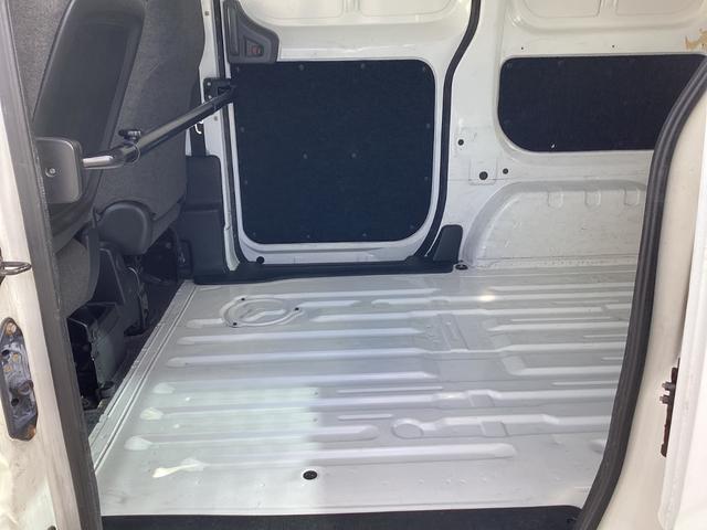ＮＶ２００バネットバン ルートバンＤＸ　ユーザー仕入れ　両側スライドドア　マニュアル　２人乗り　車検１年付き　キーレス（17枚目）