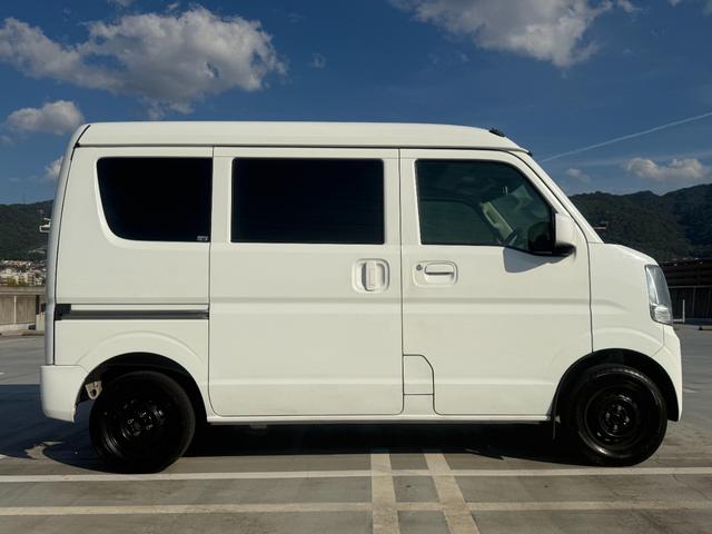 エブリイ PC セーフティーサポート車・前後ドラレコ機能付デジタルインナーミラー・ルーフコンソール・社外センターコンソール・LEDヘッドライト・リアコーナーセンサー・フルセグTV付ナビ・ファブリックシート(4枚目)