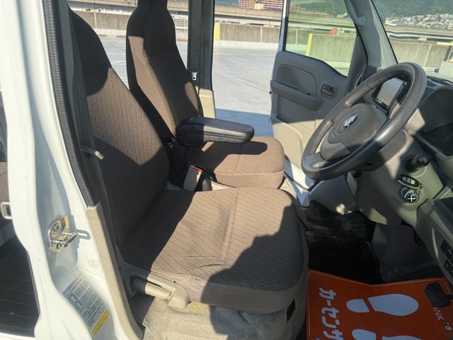 エブリイ PC セーフティーサポート車・前後ドラレコ機能付デジタルインナーミラー・ルーフコンソール・社外センターコンソール・LEDヘッドライト・リアコーナーセンサー・フルセグTV付ナビ・ファブリックシート(13枚目)