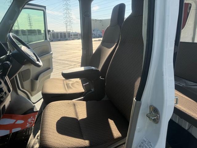 エブリイ PC セーフティーサポート車・前後ドラレコ機能付デジタルインナーミラー・ルーフコンソール・社外センターコンソール・LEDヘッドライト・リアコーナーセンサー・フルセグTV付ナビ・ファブリックシート(24枚目)