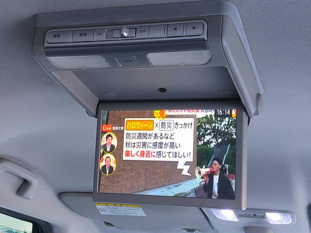 N-BOXカスタム G・Lパッケージ 両側パワースライド/フリップダウン/バックカメラ/ナビ/地デジ/DVD/キセノン/プッシュスタート/スマートキー/オートエアコン/オートライト/14インチアルミ/ISOFIX対応セカンドシート/(3枚目)