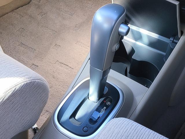 誤操作の少ないフロアシフト採用モデル！