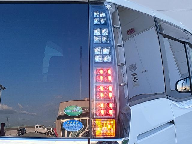 ヴォクシー ハイブリッドV 禁煙車/両側パワスラ/フリップダウン/クルコン/シートヒーター/ETC/ナビ/フルセグ/DVD再生/CD/LEDヘッド/スマートキー/プッシュスタート/15インチアルミ/(31枚目)