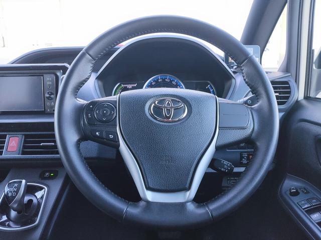 ヴォクシー ハイブリッドV 禁煙車/両側パワスラ/フリップダウン/クルコン/シートヒーター/ETC/ナビ/フルセグ/DVD再生/CD/LEDヘッド/スマートキー/プッシュスタート/15インチアルミ/(33枚目)