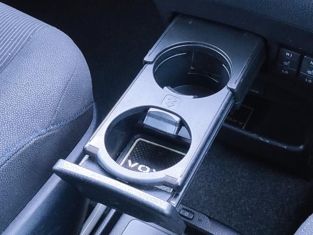 ヴォクシー ハイブリッドV 禁煙車/両側パワスラ/フリップダウン/クルコン/シートヒーター/ETC/ナビ/フルセグ/DVD再生/CD/LEDヘッド/スマートキー/プッシュスタート/15インチアルミ/(44枚目)
