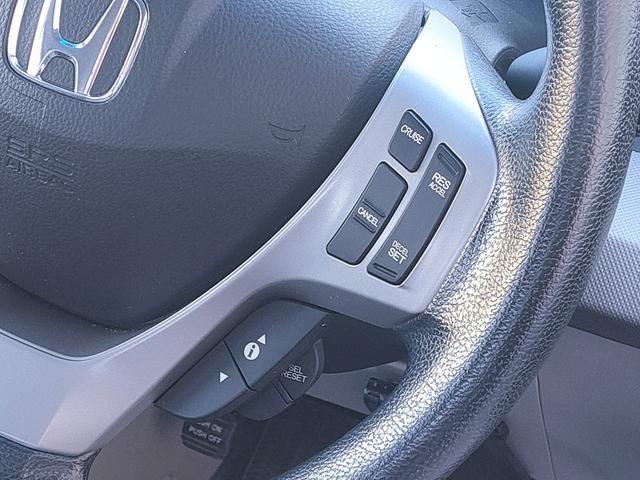 フリードハイブリッド ジャストセレクション　禁煙車／７人乗り／パワスラ／クルーズコントロール／ＥＴＣ／ナビ／Ｂカメラ／Ｂｌｕｅｔｏｏｔｈ／フルセグ／ＤＶＤ再生／ＣＤ／スマートキー／社外１５ＡＷ／オートエアコン／タイミングチェーン／ＩＳＯＦＩＸ（6枚目）