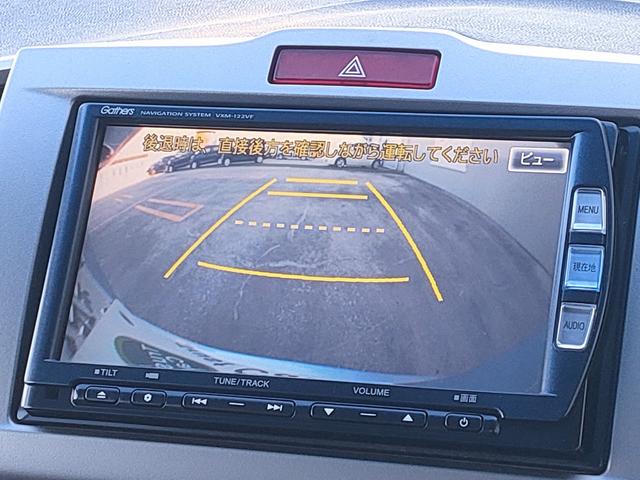 フリードハイブリッド ジャストセレクション　禁煙車／７人乗り／パワスラ／クルーズコントロール／ＥＴＣ／ナビ／Ｂカメラ／Ｂｌｕｅｔｏｏｔｈ／フルセグ／ＤＶＤ再生／ＣＤ／スマートキー／社外１５ＡＷ／オートエアコン／タイミングチェーン／ＩＳＯＦＩＸ（45枚目）