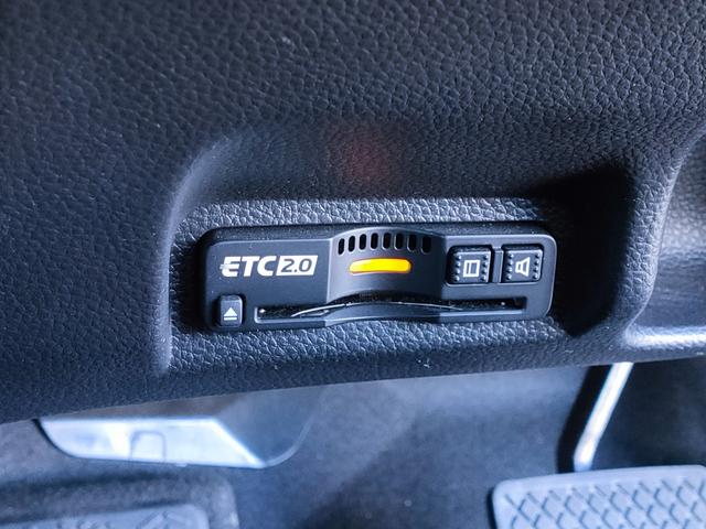 ヴェゼル e:HEV X 禁煙車/ホンダセンシング/OPカラー/クルコン/9インチナビ/Bluetooth/フルセグ/バックカメラ/ワイヤレス充電/LEDヘッドライト/ETC/プッシュスタート/スマートキー/16AW(8枚目)