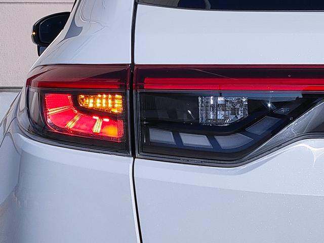 ヴェゼル e:HEV X 禁煙車/ホンダセンシング/OPカラー/クルコン/9インチナビ/Bluetooth/フルセグ/バックカメラ/ワイヤレス充電/LEDヘッドライト/ETC/プッシュスタート/スマートキー/16AW(34枚目)