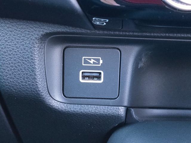 ヴェゼル e:HEV X 禁煙車/ホンダセンシング/OPカラー/クルコン/9インチナビ/Bluetooth/フルセグ/バックカメラ/ワイヤレス充電/LEDヘッドライト/ETC/プッシュスタート/スマートキー/16AW(48枚目)