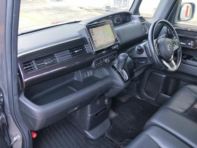 Ｎ－ＢＯＸカスタム Ｇ・Ｌターボホンダセンシング　禁煙／ホンダセンシング／両側パワスラ／ナビ／地デジ／Ｂｌｕｅｔｏｏｔｈ／ＥＴＣ／８スピーカー／クルコン／パドルシフト／スマートキー／プッシュスタート／フルＬＥＤヘッド／ハーフレザーシート／（22枚目）