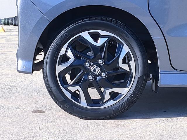 Ｎ－ＢＯＸカスタム Ｇ・Ｌターボホンダセンシング　禁煙／ホンダセンシング／両側パワスラ／ナビ／地デジ／Ｂｌｕｅｔｏｏｔｈ／ＥＴＣ／８スピーカー／クルコン／パドルシフト／スマートキー／プッシュスタート／フルＬＥＤヘッド／ハーフレザーシート／（63枚目）