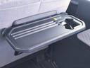後席用格納式シートバックテーブル（運転席／助手席）