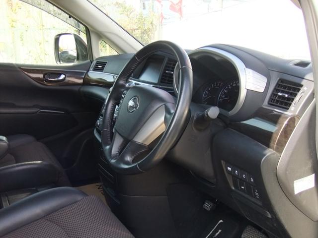 当社のお車を見ていただき誠にありがとうございます。お客様のご希望に出来る限りお答え出来るようスタッフ一同頑張って参ります。