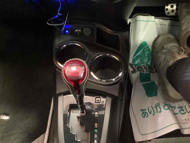 アクア Ｇ　Ｇ’ｓ　バックカメラ　ナビ　ＴＶ　アルミホイール　オートライト　スマートキー　電動格納ミラー　ＣＶＴ　ＣＤ　ＤＶＤ再生　Ｂｌｕｅｔｏｏｔｈ　エアコン　パワーステアリング　パワーウィンドウ（11枚目）