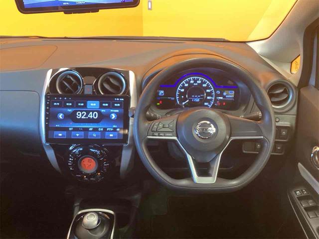 ノート ｅ－パワー　Ｘ　全周囲カメラ　ナビ　クリアランスソナー　レーンアシスト　衝突被害軽減システム　アルミホイール　オートライト　スマートキー　電動格納ミラー　ＣＶＴ　盗難防止システム　衝突安全ボディ　ＡＢＳ　ＥＳＣ（5枚目）