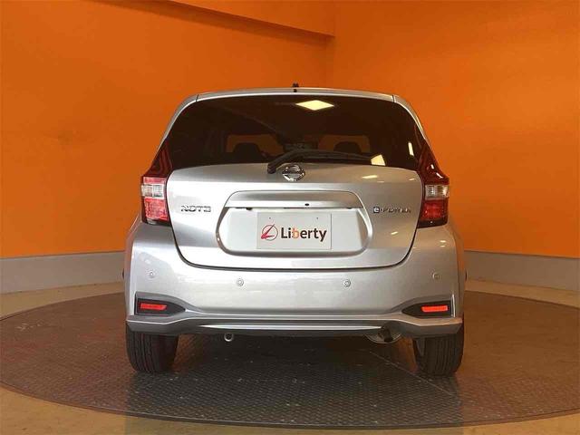 ノート ｅ－パワー　Ｘ　全周囲カメラ　ナビ　クリアランスソナー　レーンアシスト　衝突被害軽減システム　アルミホイール　オートライト　スマートキー　電動格納ミラー　ＣＶＴ　盗難防止システム　衝突安全ボディ　ＡＢＳ　ＥＳＣ（18枚目）