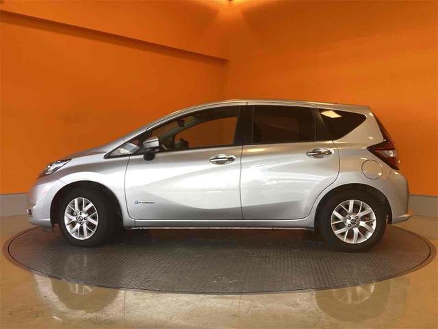 ノート ｅ－パワー　Ｘ　全周囲カメラ　ナビ　クリアランスソナー　レーンアシスト　衝突被害軽減システム　アルミホイール　オートライト　スマートキー　電動格納ミラー　ＣＶＴ　盗難防止システム　衝突安全ボディ　ＡＢＳ　ＥＳＣ（20枚目）