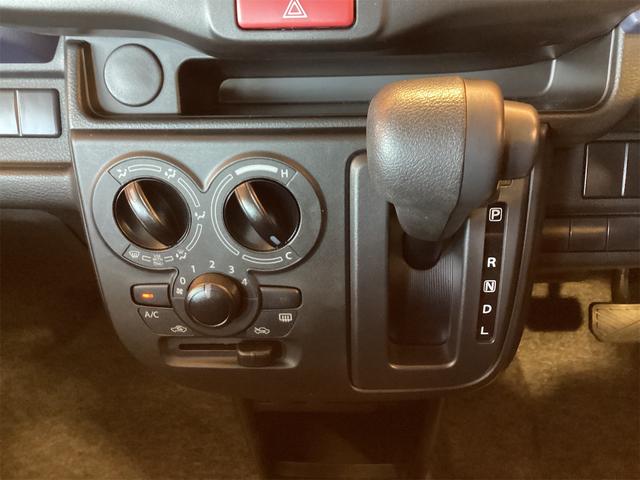 シフトレバー。ぜひ一度お客様の目で確認してください。