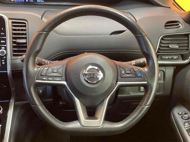 セレナ ハイウェイスター　ＥＴＣ　全周囲カメラ　ＴＶ　オートクルーズコントロール　パークアシスト　衝突被害軽減システム　両側スライド・片側電動　オートライト　スマートキー　アイドリングストップ（6枚目）