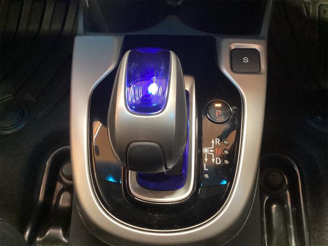 フィットハイブリッド Ｌパッケージ　ハイブリッド　ＥＴＣ　バックカメラ　ナビ　ＴＶ　オートクルーズコントロール　オートライト　ＬＥＤヘッドランプ　スマートキー　ＡＴ　盗難防止システム　衝突安全ボディ　ＣＤ　ＤＶＤ再生（12枚目）