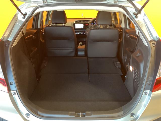 フィットハイブリッド Ｌパッケージ　ハイブリッド　ＥＴＣ　バックカメラ　ナビ　ＴＶ　オートクルーズコントロール　オートライト　ＬＥＤヘッドランプ　スマートキー　ＡＴ　盗難防止システム　衝突安全ボディ　ＣＤ　ＤＶＤ再生（44枚目）