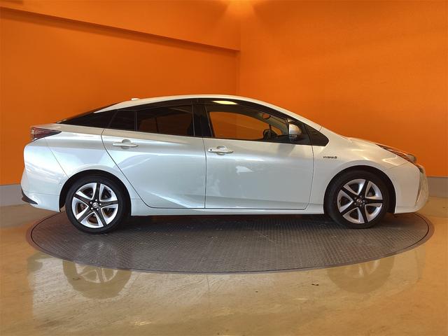 プリウス Ａツーリングセレクション　ＥＴＣ　クリアランスソナー　レーンアシスト　オートクルーズコントロール　パークアシスト　衝突被害軽減システム　バックカメラ　ナビ　ＴＶ　アルミホイール　オートマチックハイビーム（16枚目）