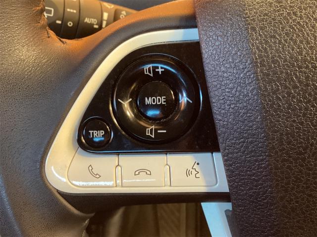 プリウス Ａツーリングセレクション　ＥＴＣ　クリアランスソナー　レーンアシスト　オートクルーズコントロール　パークアシスト　衝突被害軽減システム　バックカメラ　ナビ　ＴＶ　アルミホイール　オートマチックハイビーム（45枚目）