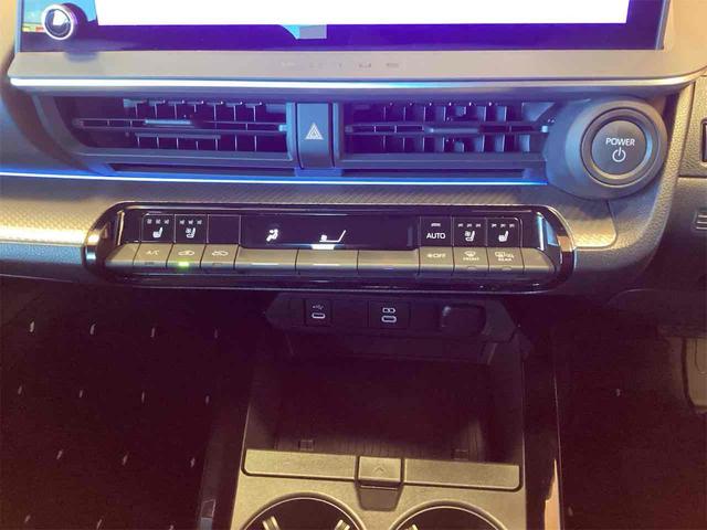 プリウス Ｚ　純正ディスプレイオーディオ　全周囲カメラ　ナビ　ＴＶ　クリアランスソナー　レーンアシスト　オートクルーズコントロール　衝突被害軽減システム　アルミホイール　オートマチックハイビーム　ＬＥＤヘッドランプ（9枚目）