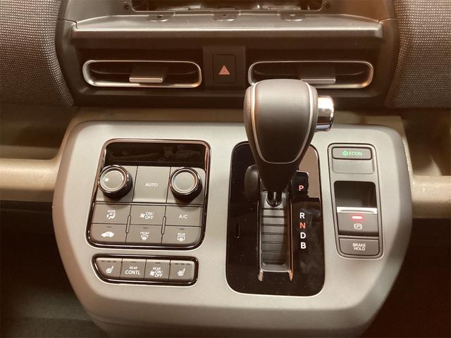 フリード ｅ：ＨＥＶエアー　ＥＸ　バックカメラ　クリアランスソナー　オートクルーズコントロール　レーンアシスト　衝突被害軽減システム　両側電動スライドドア　オートライト　ＬＥＤヘッドランプ　スマートキー　電動格納ミラー　シートヒーター（9枚目）