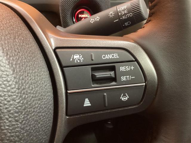 フリード ｅ：ＨＥＶエアー　ＥＸ　バックカメラ　クリアランスソナー　オートクルーズコントロール　レーンアシスト　衝突被害軽減システム　両側電動スライドドア　オートライト　ＬＥＤヘッドランプ　スマートキー　電動格納ミラー　シートヒーター（11枚目）