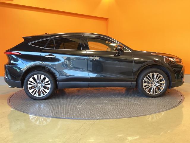 ハリアー Ｚ　レザーパッケージ　純正ナビ　バックカメラ　デジタルインナーミラー　クルーズコントロール　レーンアシスト　パワーシート　衝突被害軽減システム　純正アルミホイール　ＬＥＤヘッドランプ　電動リアゲート　電子パーキング（12枚目）