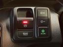 【ブレーキホールド】エンジンがONの状態で車が完全に停止するとブレーキホールド機能が作動。作動中はブレーキペダルから足を離しても停止状態を維持し続け、アクセルペダルを踏むと自動的に解除されます!