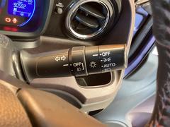 オートライトは、付け忘れや消し忘れを防ぐことができます。高速道路などのトンネルなどにも役立ちます。 3