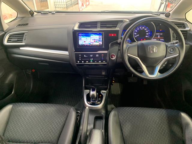 フィットハイブリッド Ｌパッケージ　衝突軽減ブレーキ　メモリーナビ　バックカメラ　地デジＴＶ　クルーズコントロール　ＥＴＣ　ＬＥＤヘッドライト　スマートキー　社外１５インチアルミホイール（2枚目）