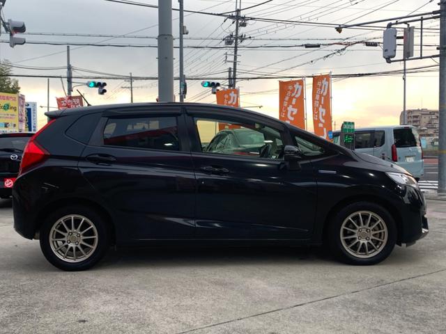 フィットハイブリッド Ｌパッケージ　衝突軽減ブレーキ　メモリーナビ　バックカメラ　地デジＴＶ　クルーズコントロール　ＥＴＣ　ＬＥＤヘッドライト　スマートキー　社外１５インチアルミホイール（6枚目）