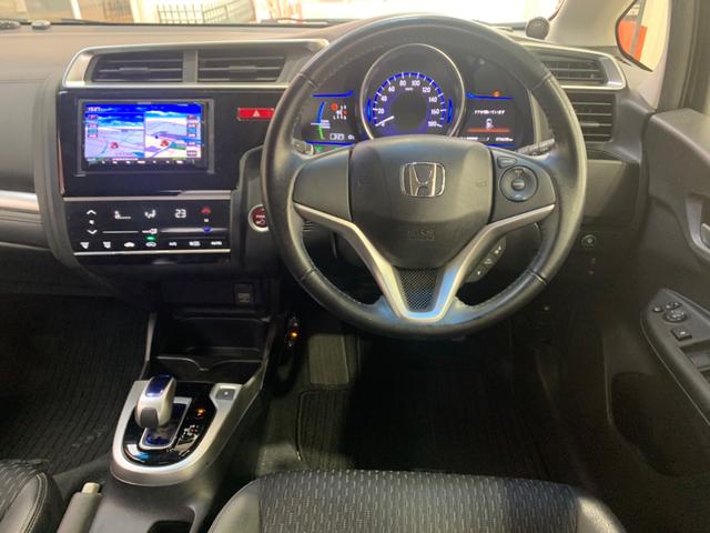 フィットハイブリッド Ｌパッケージ　衝突軽減ブレーキ　メモリーナビ　バックカメラ　地デジＴＶ　クルーズコントロール　ＥＴＣ　ＬＥＤヘッドライト　スマートキー　社外１５インチアルミホイール（10枚目）