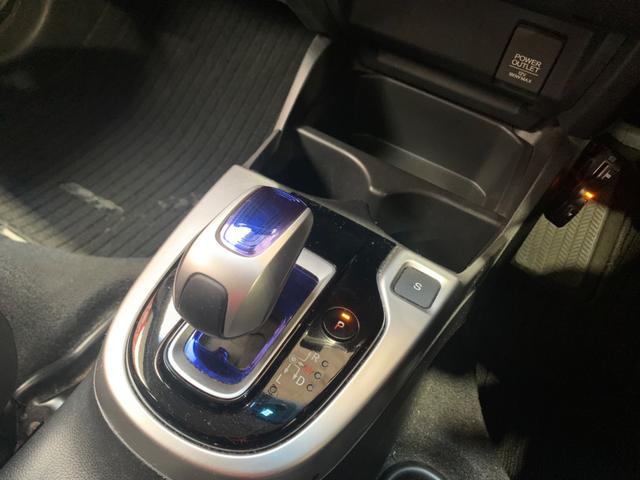 フィットハイブリッド Ｌパッケージ　衝突軽減ブレーキ　メモリーナビ　バックカメラ　地デジＴＶ　クルーズコントロール　ＥＴＣ　ＬＥＤヘッドライト　スマートキー　社外１５インチアルミホイール（17枚目）