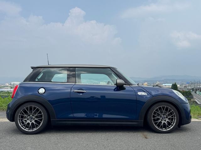ＭＩＮＩ クーパーＳ　３ドア　ＥＮＫＥＩ１７インチ　ヘッドアップディスプレイ（4枚目）