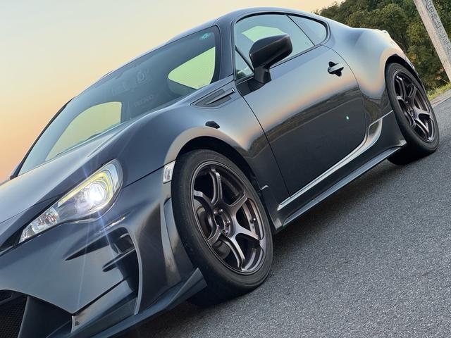 BRZ S 6MT HKSマフラー 車高調 ADVAN18インチAW 社外ナビ RECAROシート VARISフロントバンパー バックカメラ フルセグTV ETC コーナーセンサー ドライブレコーダー レーダー(12枚目)