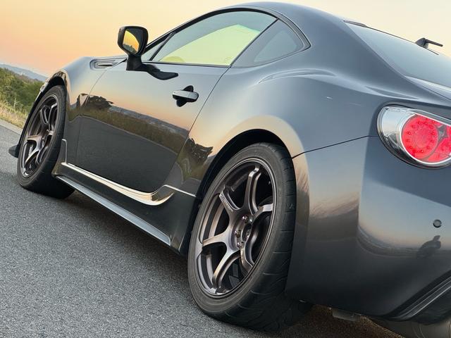 BRZ S 6MT HKSマフラー 車高調 ADVAN18インチAW 社外ナビ RECAROシート VARISフロントバンパー バックカメラ フルセグTV ETC コーナーセンサー ドライブレコーダー レーダー(13枚目)